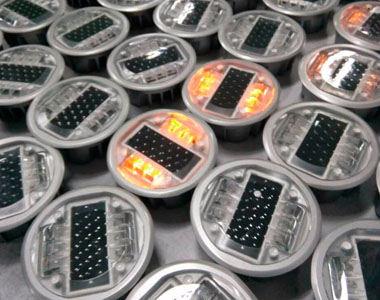 Embedded solar road stud